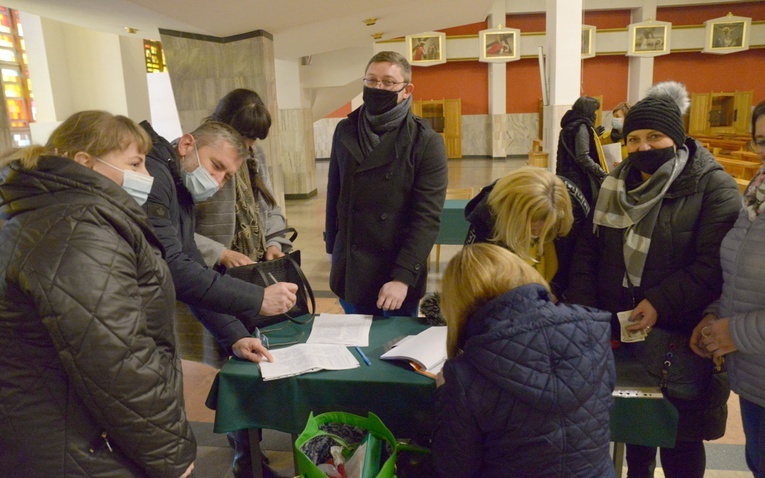 Katecheci już zapisują się na zimowe zamknięte rekolekcje. Mają nadzieję, że pandemia ustąpi i będzie można zrealizować te ważne dla nich duchowe ćwiczenia.