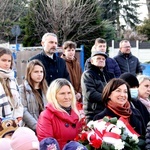 Pawęzów. Odsłonięcie tablicy upamiętniającej śp. Wiktorię Olszówkę z domu Boruch