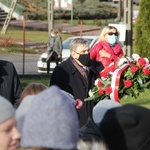 Pawęzów. Odsłonięcie tablicy upamiętniającej śp. Wiktorię Olszówkę z domu Boruch