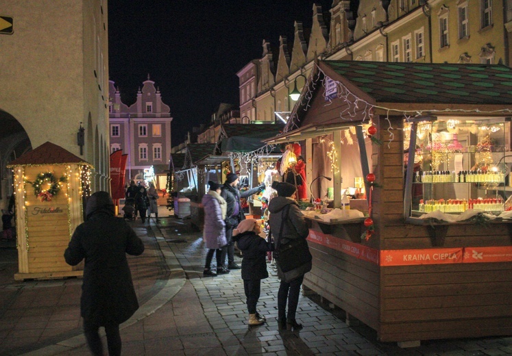 "Baśniowe domki" na opolskim jarmarku bożonarodzeniowym