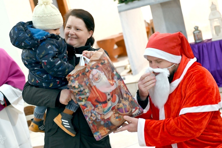 Dzierżoniów. Biskup pomógł Mikołajowi