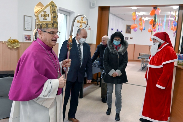 Dzierżoniów. Biskup pomógł Mikołajowi