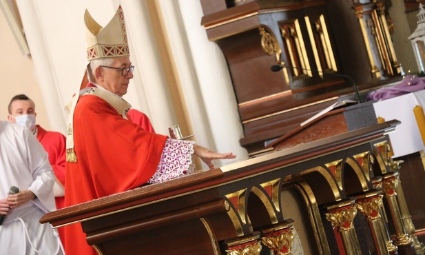 Chorzów. Odpust w parafii św. Barbary połączony z poświęceniem nowego ołtarza