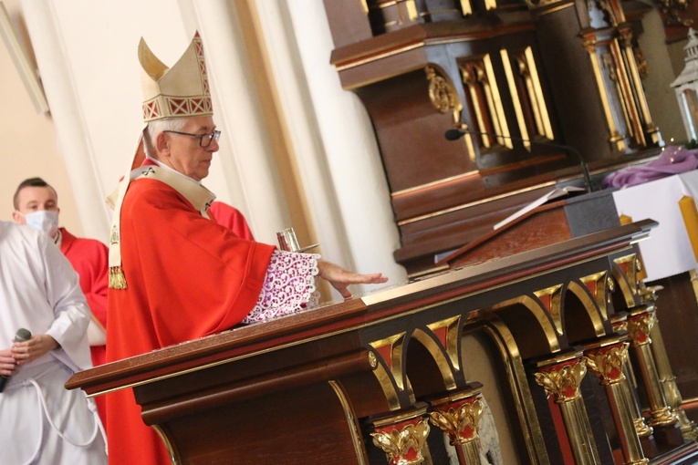 Chorzów. Odpust w parafii św. Barbary połączony z poświęceniem nowego ołtarza