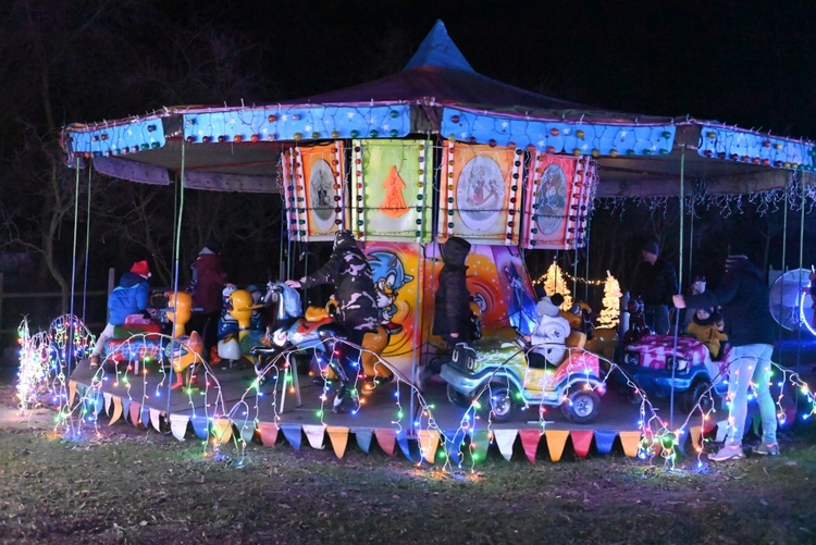 Święty Mikołaj odwiedził Gilów. Ruszyło też bajkowe oświetlenie