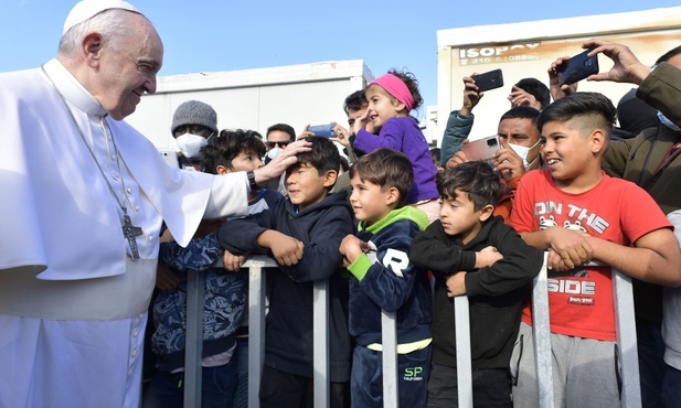 Papież Franciszek odwiedził migrantów na wyspie Lesbos 