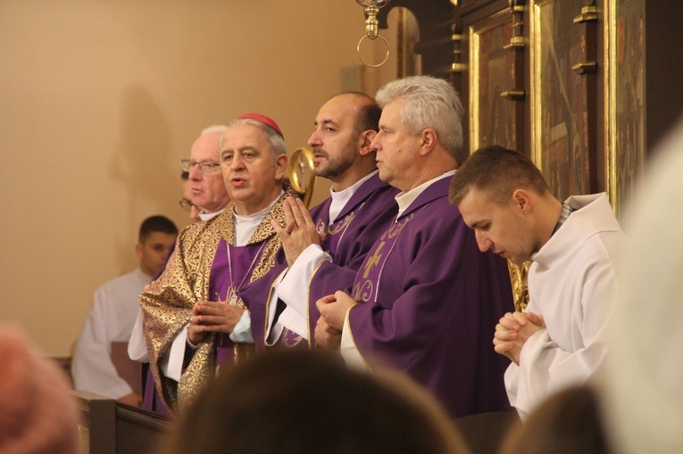 Olesno. Tablica upamiętniająca ks. prał. Jana Rybaka