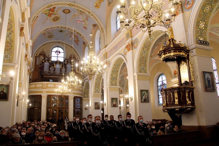 Olesno. Tablica upamiętniająca ks. prał. Jana Rybaka