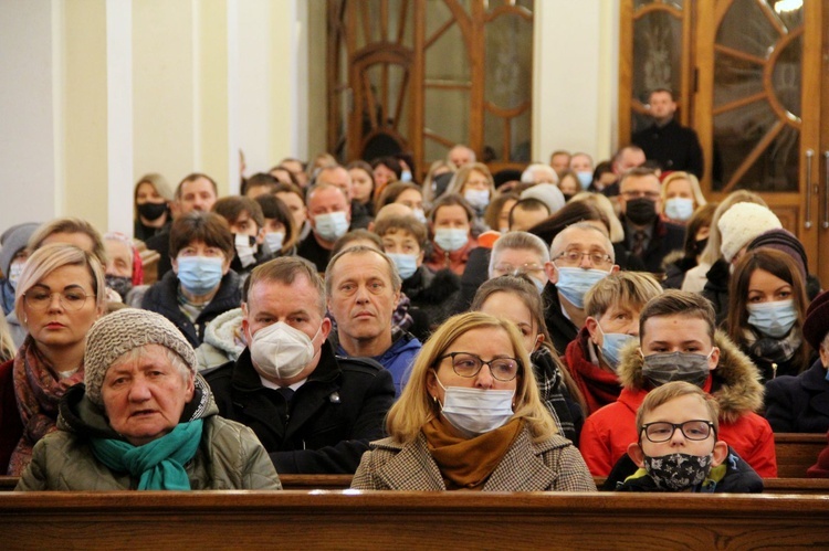 Olesno. Tablica upamiętniająca ks. prał. Jana Rybaka