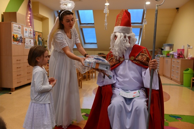 Św. Mikołaj w przedszkolu sióstr prezentek