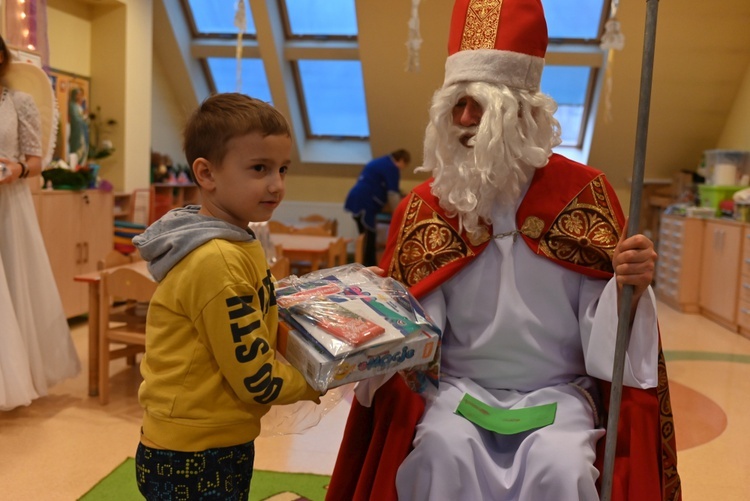 Św. Mikołaj w przedszkolu sióstr prezentek