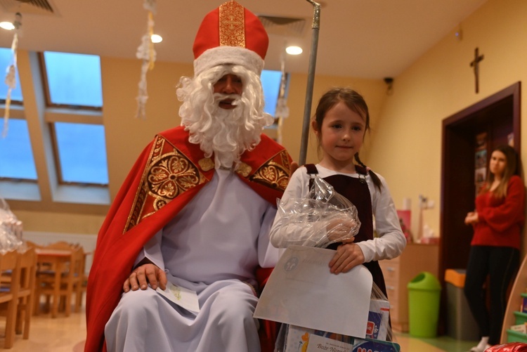 Św. Mikołaj w przedszkolu sióstr prezentek
