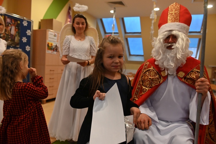 Św. Mikołaj w przedszkolu sióstr prezentek