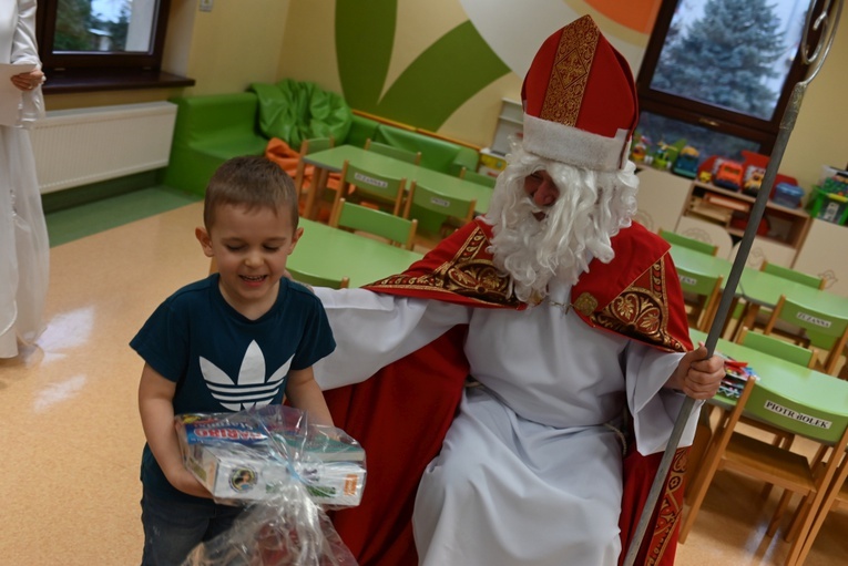 Św. Mikołaj w przedszkolu sióstr prezentek