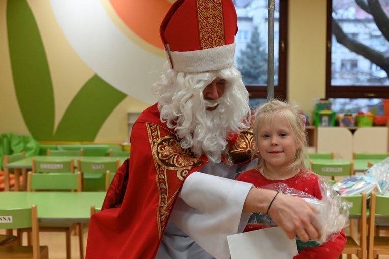 Św. Mikołaj w przedszkolu sióstr prezentek