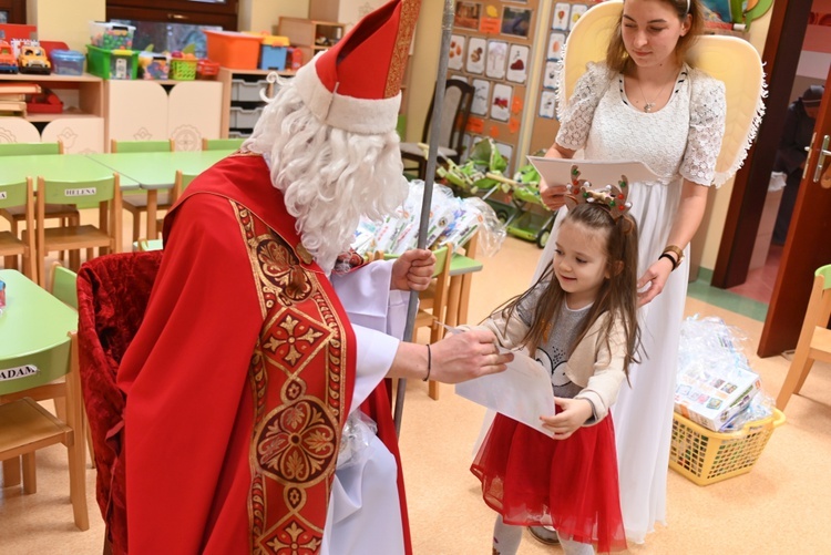 Św. Mikołaj w przedszkolu sióstr prezentek