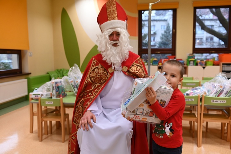 Św. Mikołaj w przedszkolu sióstr prezentek