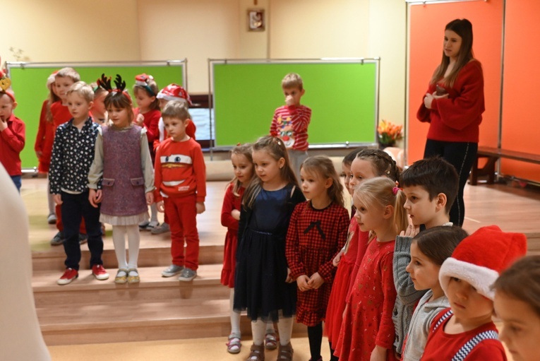 Św. Mikołaj w przedszkolu sióstr prezentek