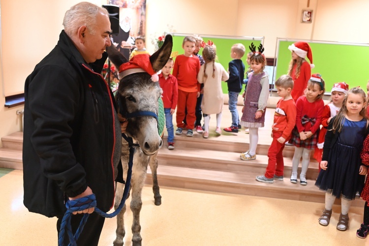 Św. Mikołaj w przedszkolu sióstr prezentek