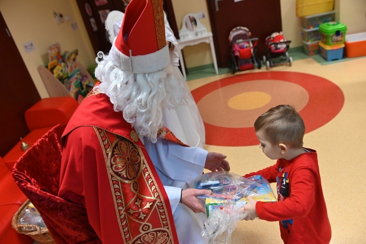 Św. Mikołaj w przedszkolu sióstr prezentek