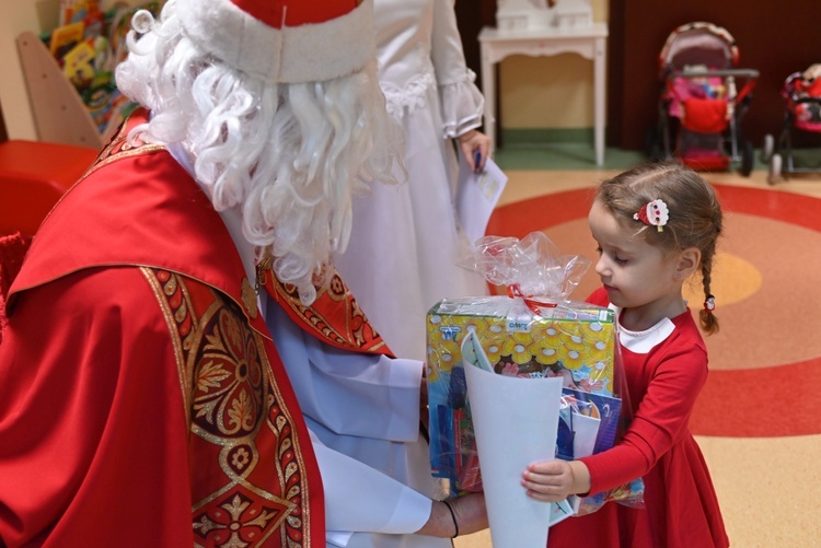 Św. Mikołaj w przedszkolu sióstr prezentek