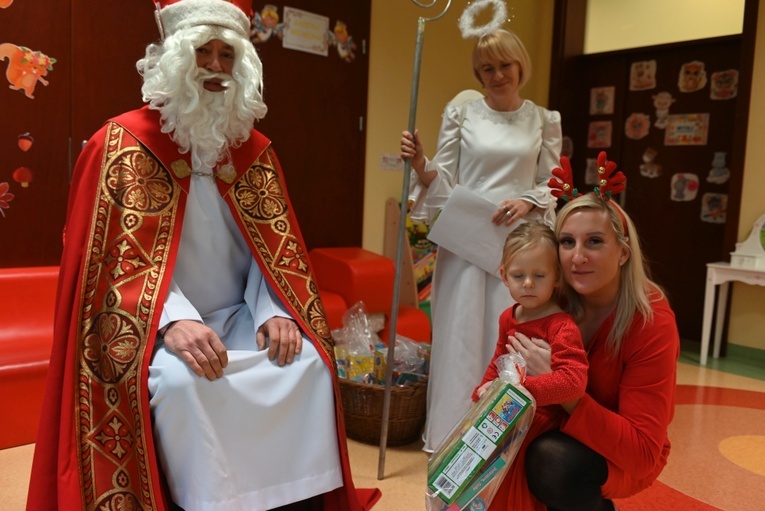 Św. Mikołaj w przedszkolu sióstr prezentek