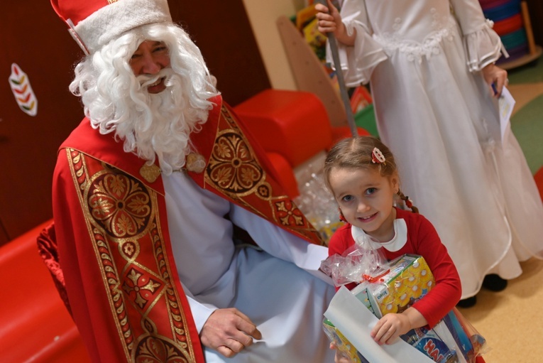 Św. Mikołaj w przedszkolu sióstr prezentek