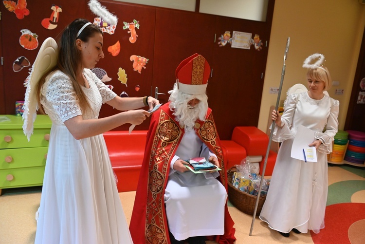 Św. Mikołaj w przedszkolu sióstr prezentek
