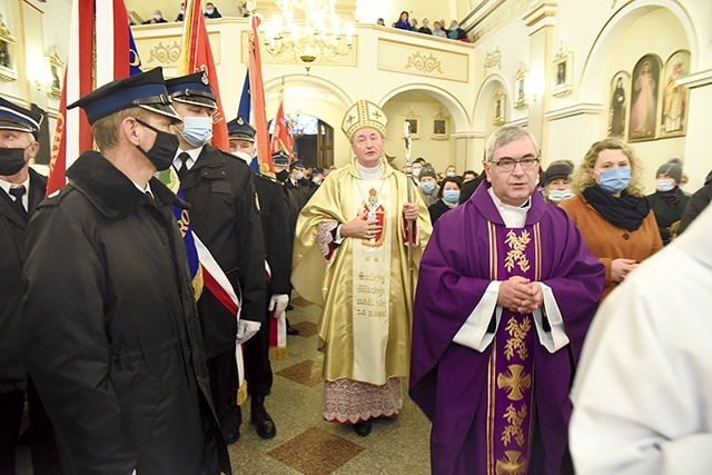 ▲	Uroczystości przewodniczył biskup tarnowski.