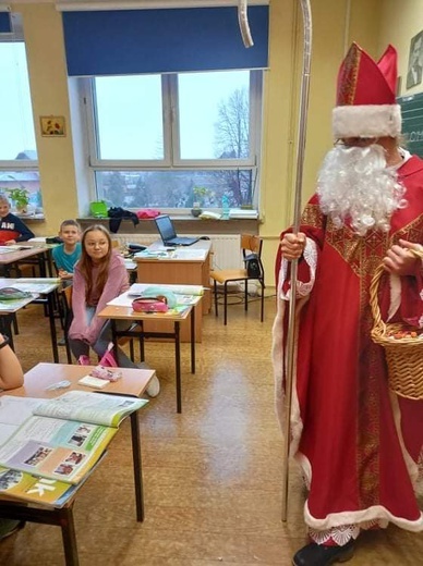 Święty Mikołaj w różnych miejscach diecezji