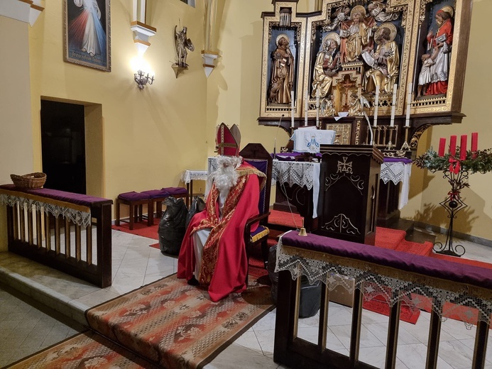 Święty Mikołaj w różnych miejscach diecezji