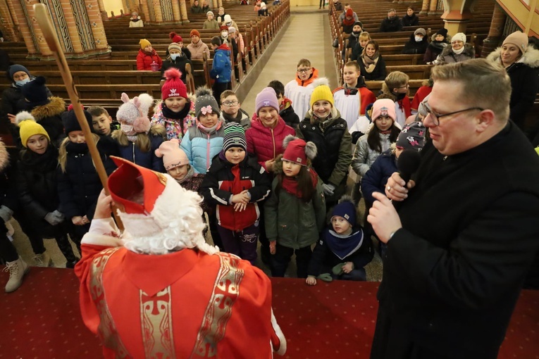 Święty Mikołaj w różnych miejscach diecezji