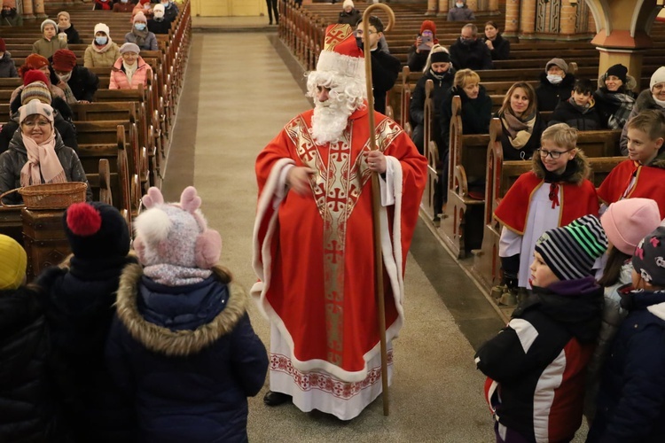 Święty Mikołaj w różnych miejscach diecezji