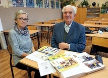 Teresa Lukosek i Kazimierz Bromer, instruktorzy krajoznawstwa PTTK. 