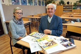 Teresa Lukosek i Kazimierz Bromer, instruktorzy krajoznawstwa PTTK. 