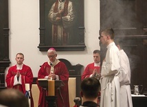 Wizerunek beatyfikacyjny patrona seminarium znajduje się już w prezbiterium kaplicy WŚSD.