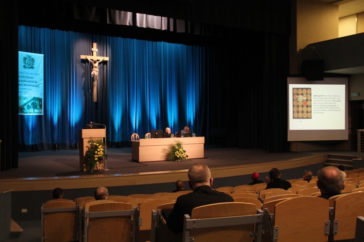 Tarnów. Konferencja "Człowiek istotą duchową"