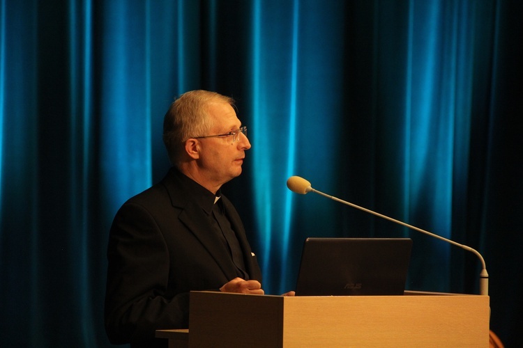 Tarnów. Konferencja "Człowiek istotą duchową"