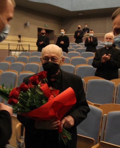 Tarnów. Konferencja "Człowiek istotą duchową"