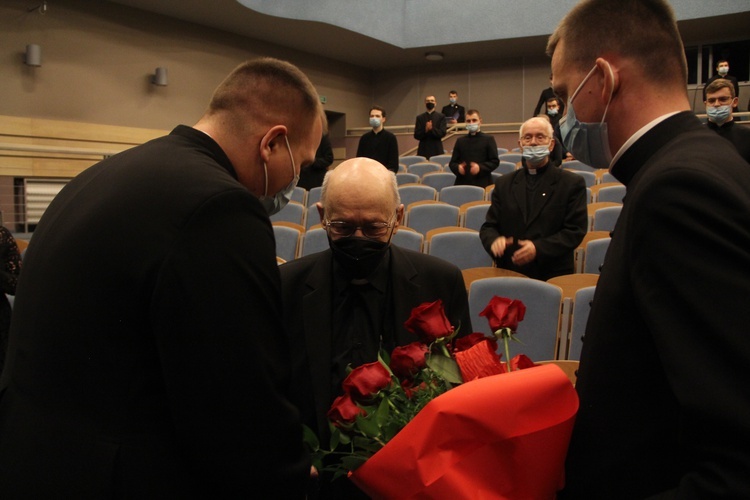 Tarnów. Konferencja "Człowiek istotą duchową"