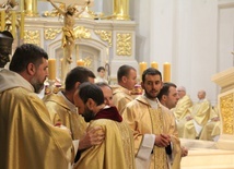 Służcie z miłością i zmniejszajcie dystans 