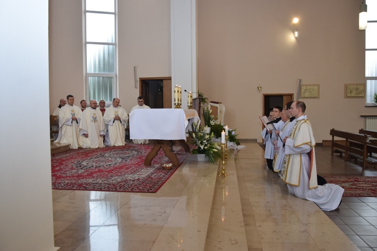 Biskup Dziuba odmówił akt zawierzenia św. Józefowi.