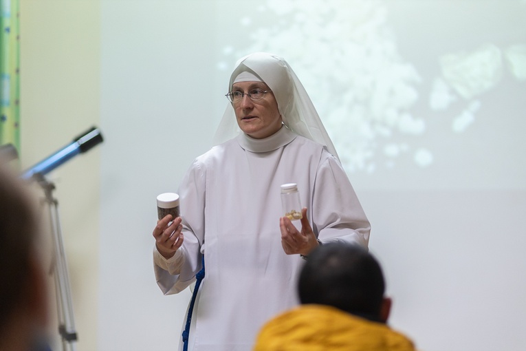 Ministranci budowali roboty