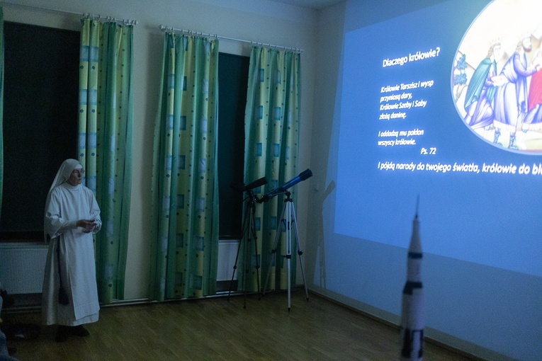 Ministranci budowali roboty