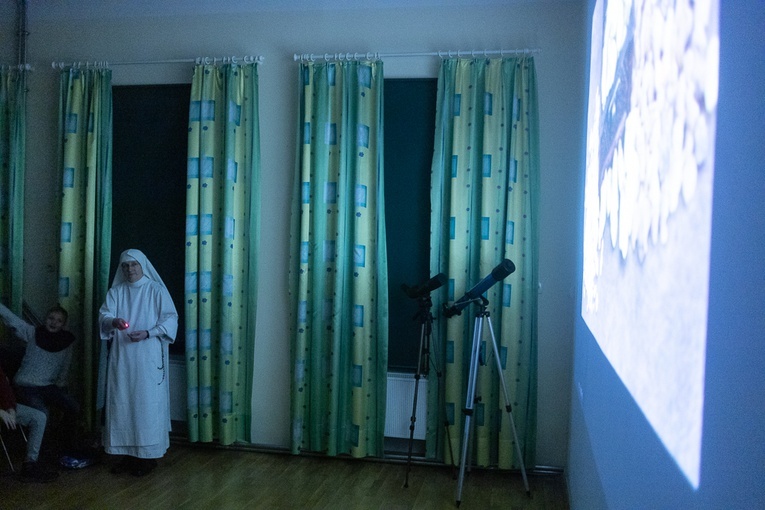 Ministranci budowali roboty