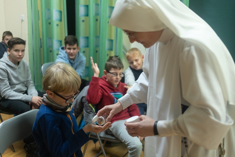 Ministranci budowali roboty