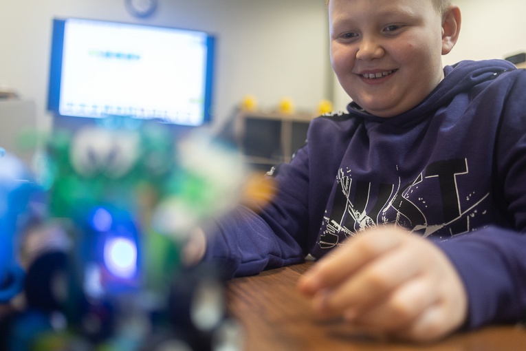 Ministranci budowali roboty