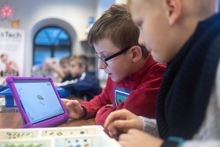 Ministranci budowali roboty