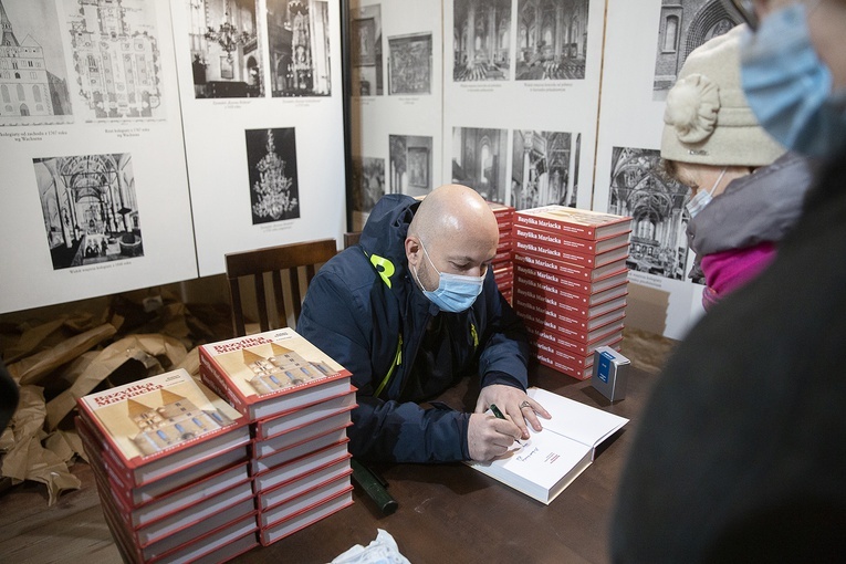 Promocja książki o bazylice