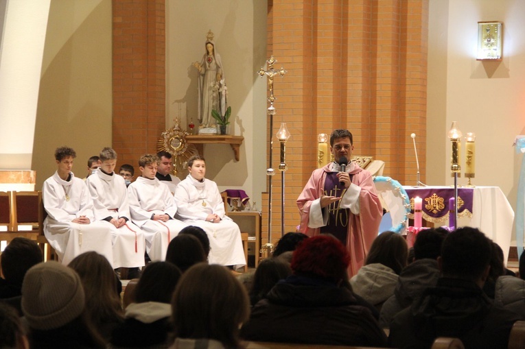 Nowy Sącz. Adwentowe czuwanie dla młodzieży z okręgu sądeckiego